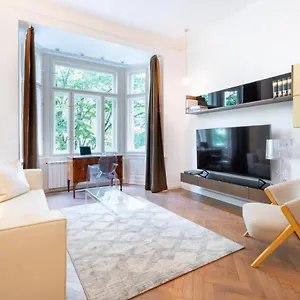 Elegant Paris Ave With A Terrace Apartment Prague